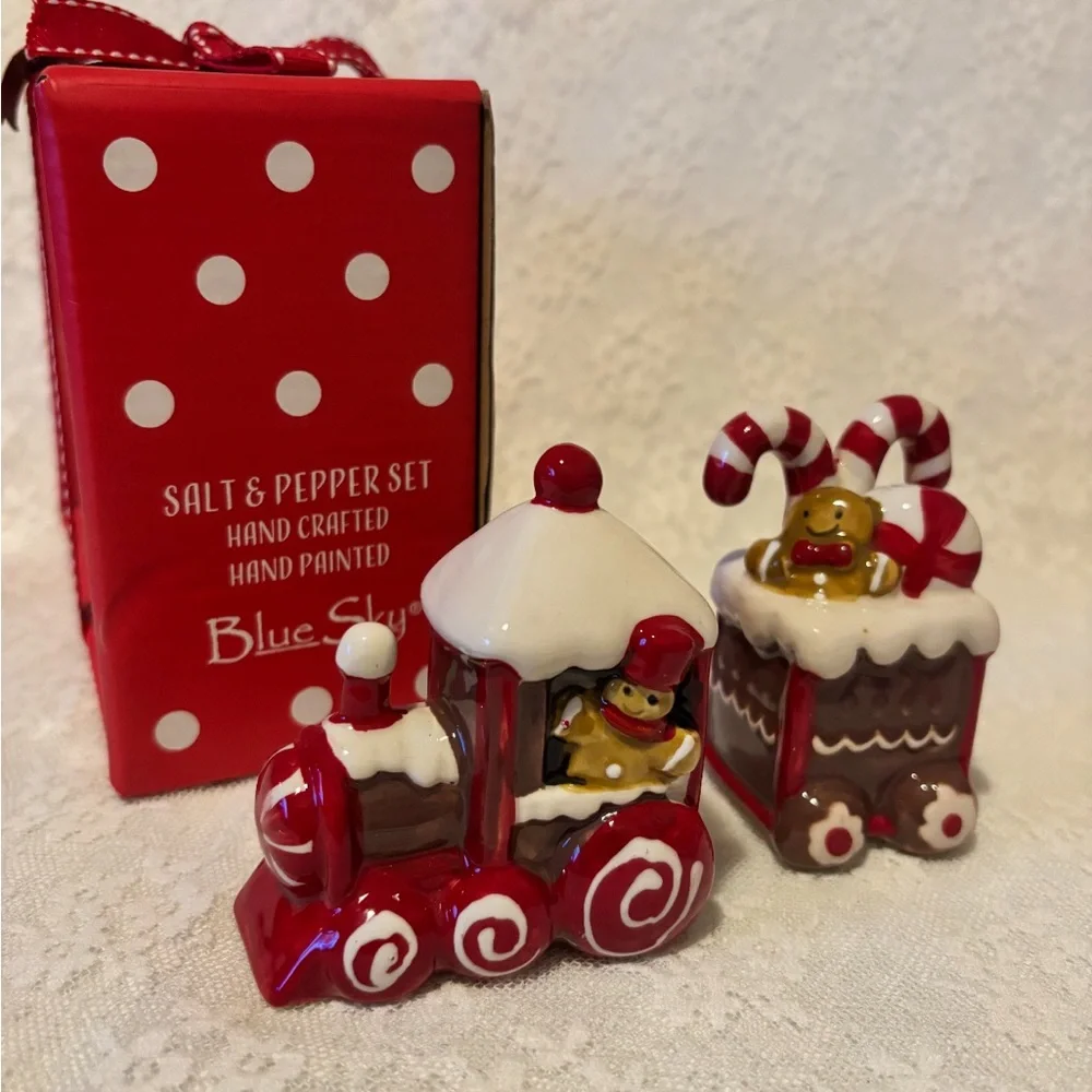Adorable Blue Sky Salt & Pepper Shakers Clayworks. Christmas New